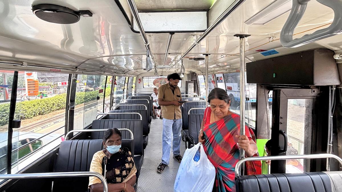 केरल में निजी बस सेक्टर संकट के दौर से गुजर रहा है