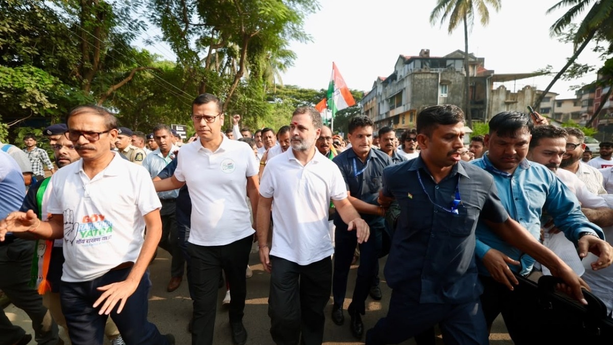 वोट चोरी के आरोपों पर राहुल गांधी ने चुनाव आयोग को घेरा