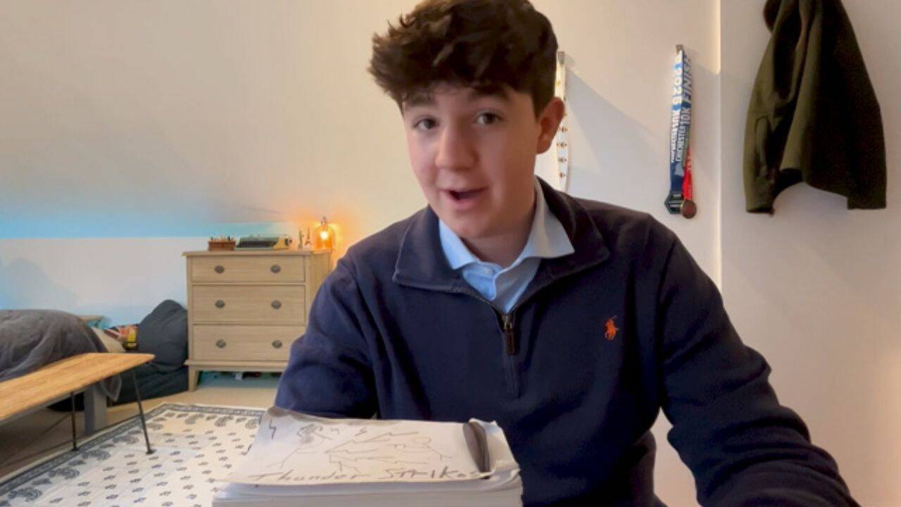 British teenager sets Guinness record with 1,300-page hand-drawn flipbook