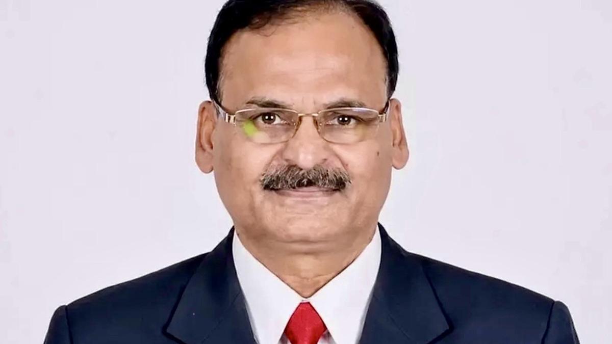 कर्नाटक मंत्रिमंडल ने लोक सेवा आयोग अध्यक्ष के निलंबन की फिर सिफारिश की
