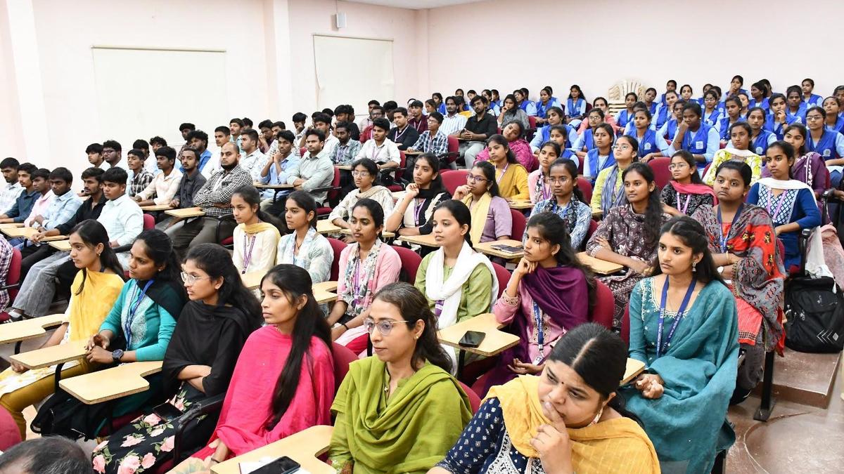 बाढ़ की भविष्यवाणी और जल प्रबंधन में कृत्रिम बुद्धिमत्ता की भूमिका को लेकर विशेषज्ञों में सहमति