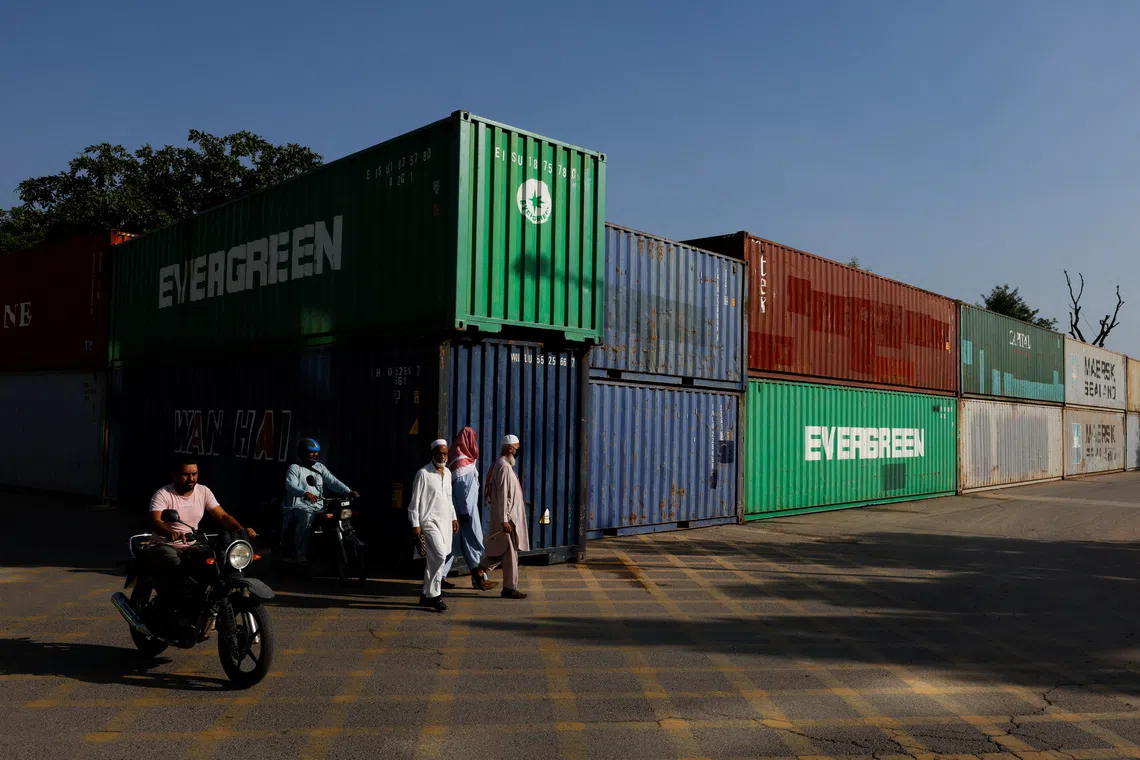 Pakistan blocks capital access with sand-filled container barricades