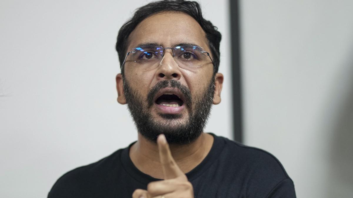 असम में स्कूल स्थिति पर रिपोर्ट करने वाली टीम गिरफ्तार