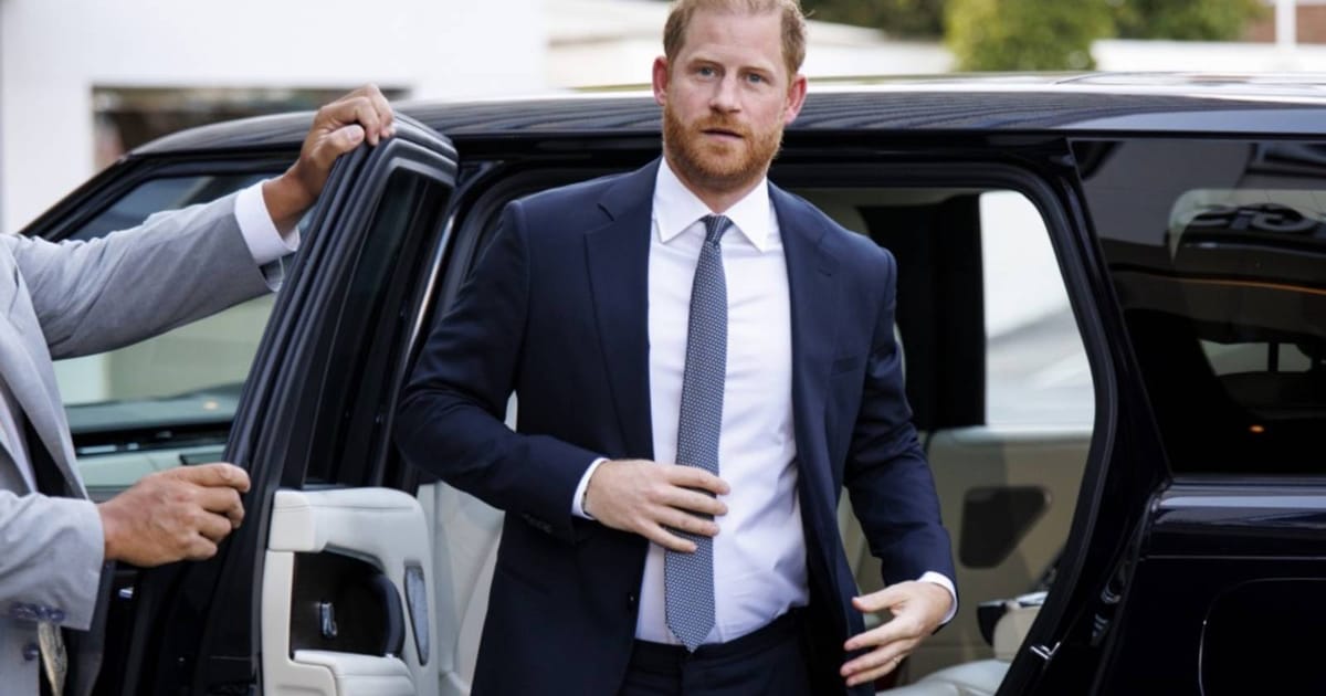 Kedatangan Mengejut Putera Harry ke UK Mencetuskan Kontroversi Keselamatan