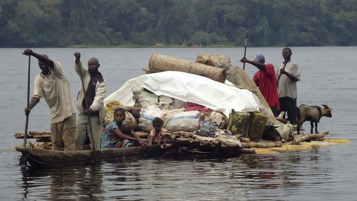 Congo River collision kills 30, rescuers search for missing