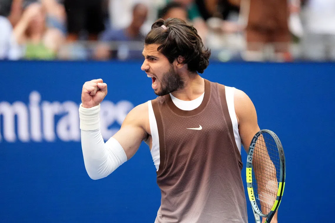 Alcaraz advances to US Open fourth round with dominant display