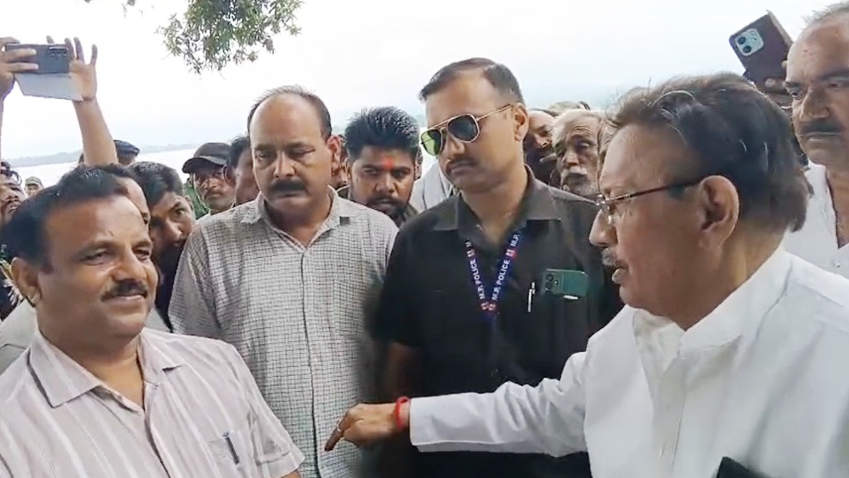 MLA Flaunts Foreign Degrees in Row with Engineer Over Dam Leak