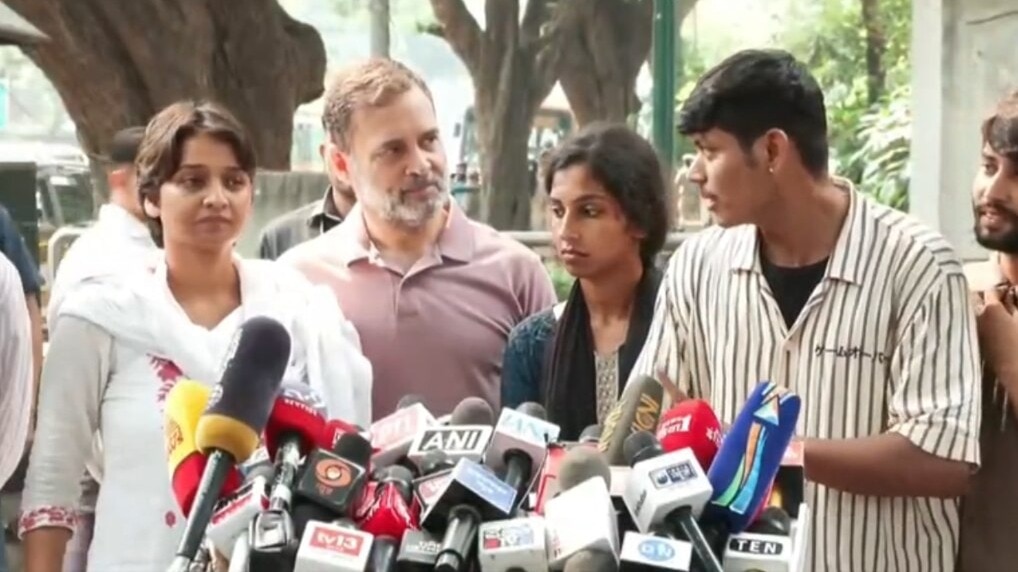 राहुल के साथ NSUI प्रदर्शनकारियों ने पुलिस पर मारपीट का आरोप लगाया