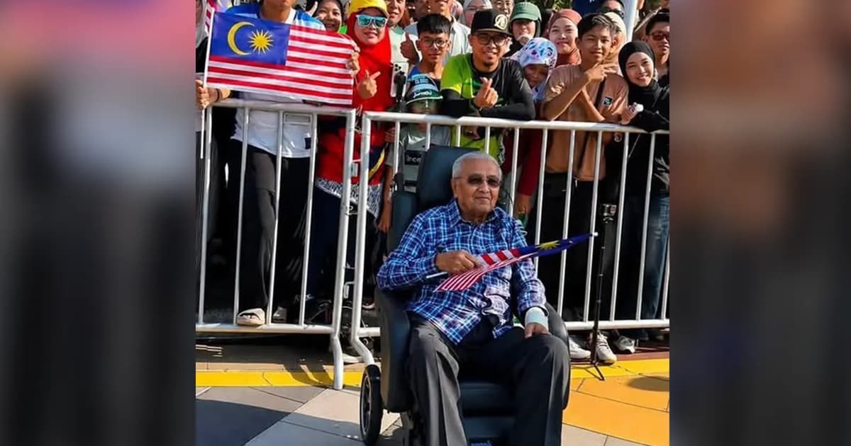 Bekas Perdana Menteri Tidak Mendapat Jemputan Automatik Hari Kebangsaan