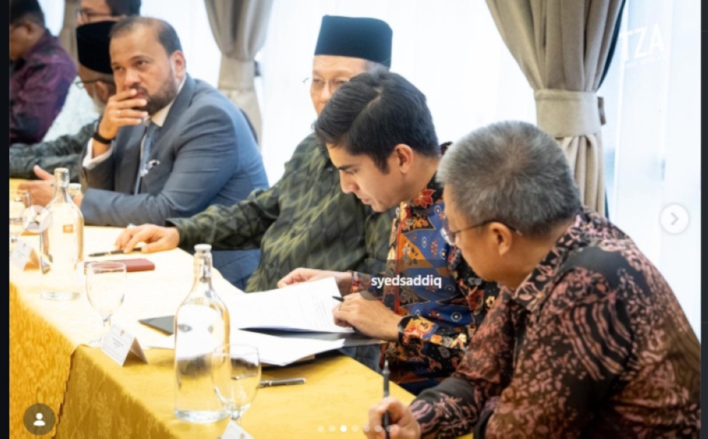 Tengku Zafrul cracks joke about Syed Saddiq's dual commitments