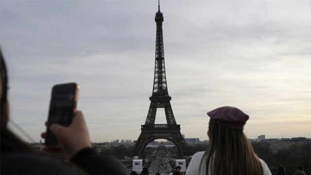 Paris landmark closes as staff protest gender segregation policy