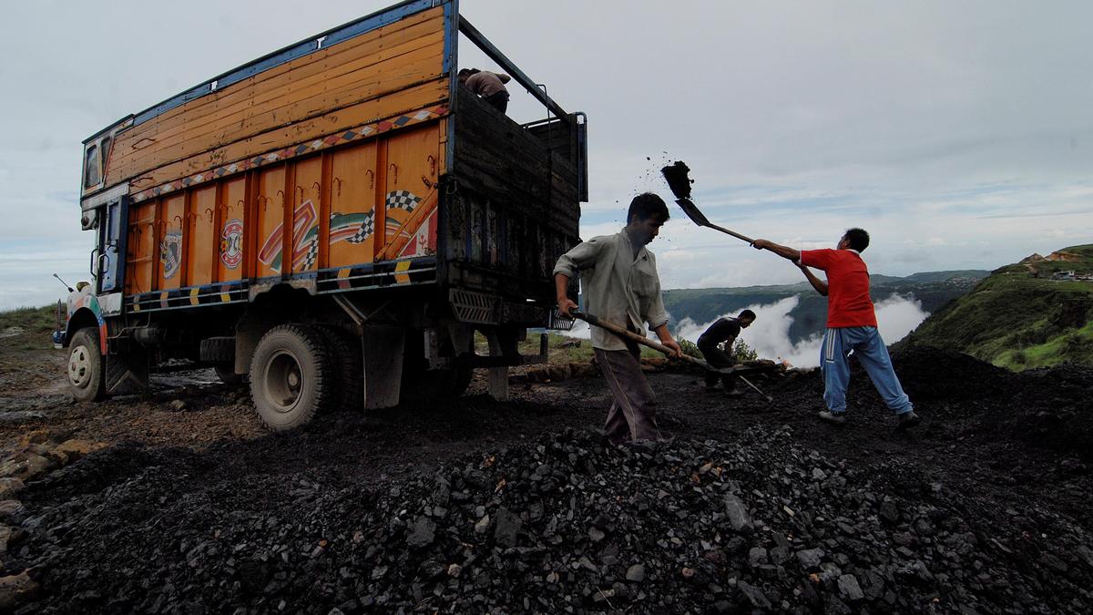 Court-appointed panel probes illegal coal mining after Meghalaya truck accident