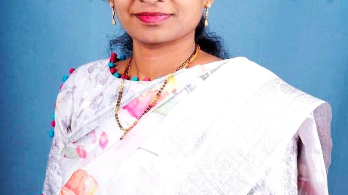 विजयनगरम में निर्दलीय मेयर उम्मीदवार डॉ. स्पर्शा ने नागरिक-केंद्रित घोषणापत्र जारी किया