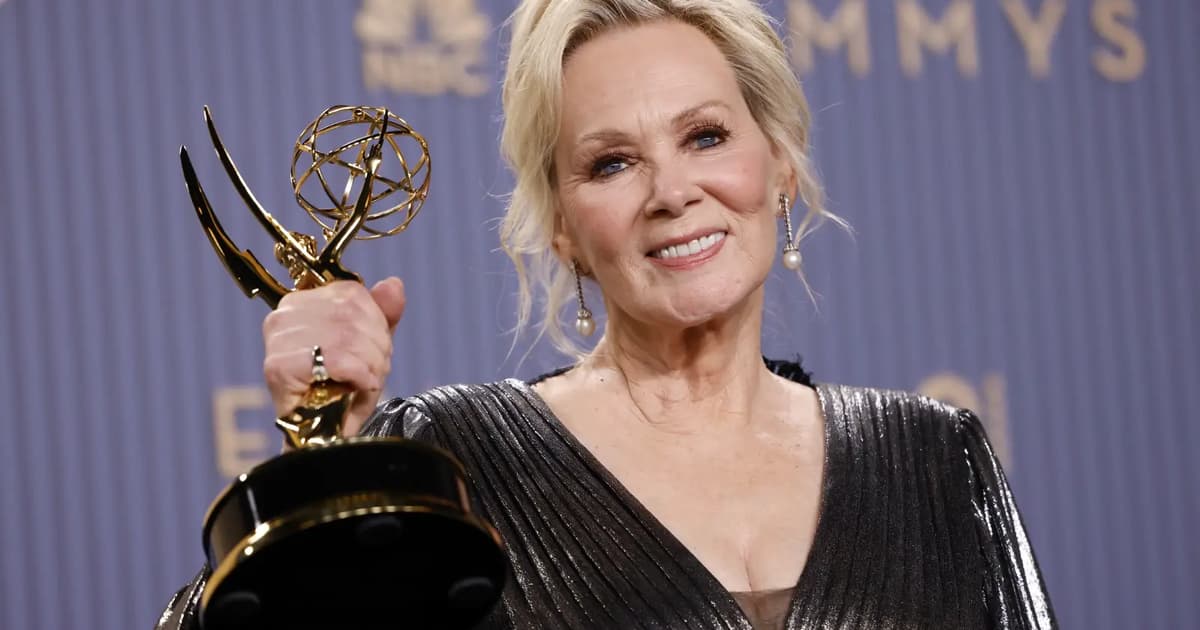 Jean Smart dan Noah Wyle Raih Anugerah Emmy di Majlis Pengiktirafan Industri Televisyen