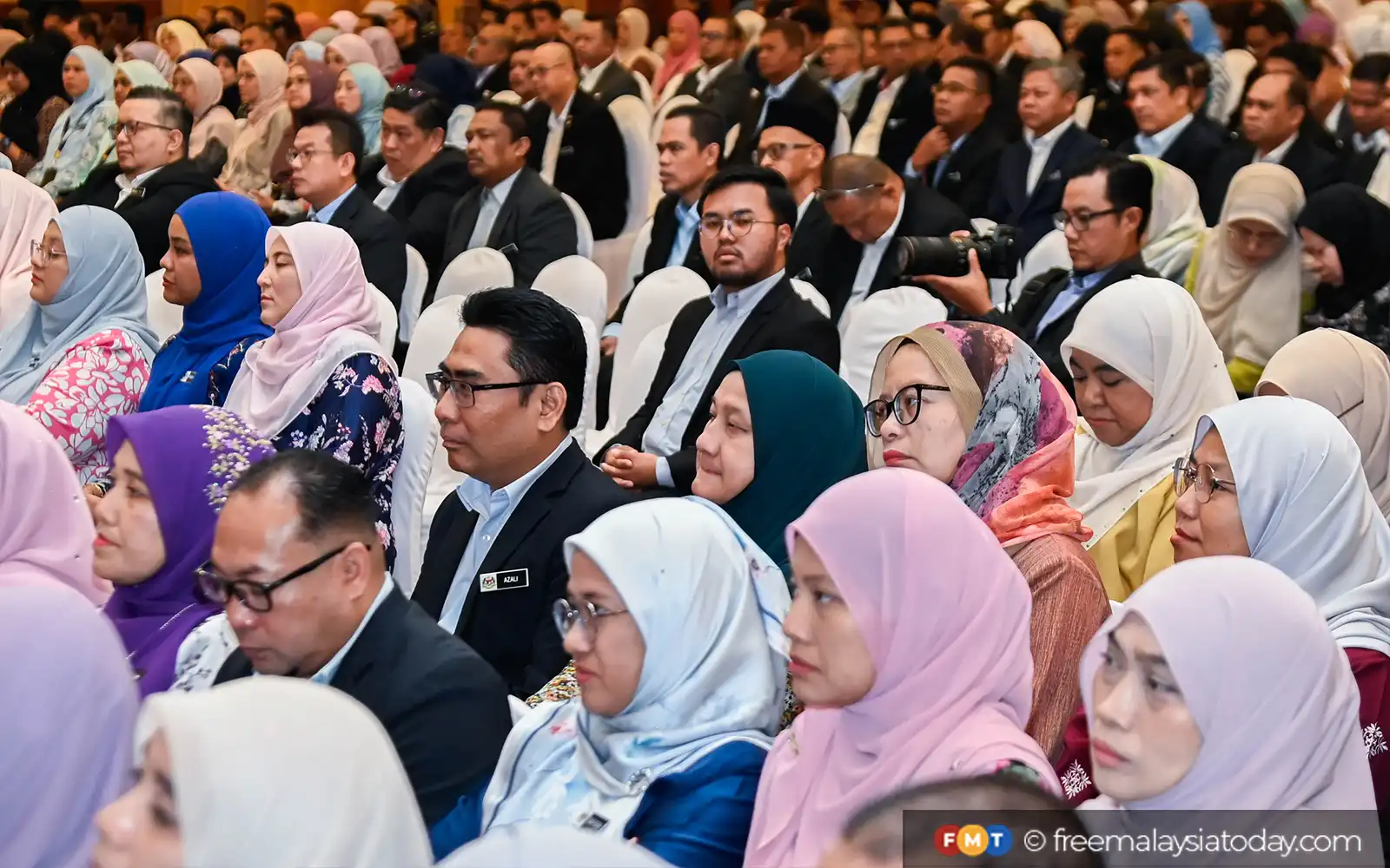 Sarawak civil servants to receive two-month salary assistance package