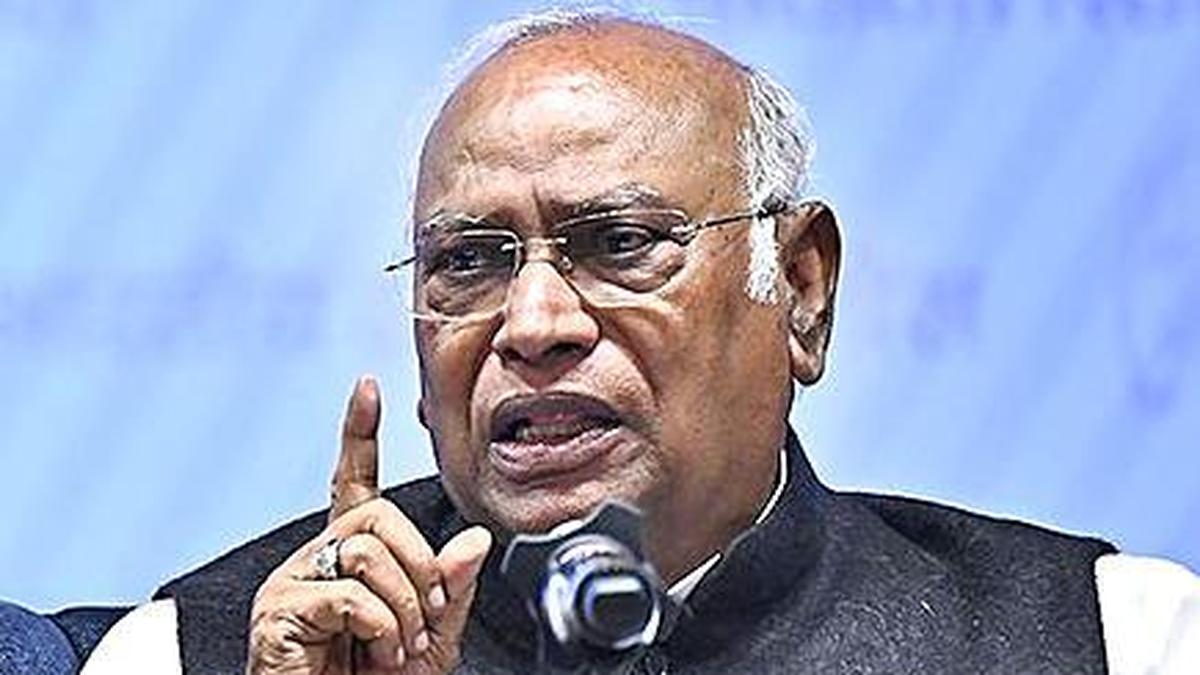 Kharge pays tribute to Manmohan Singh's economic legacy