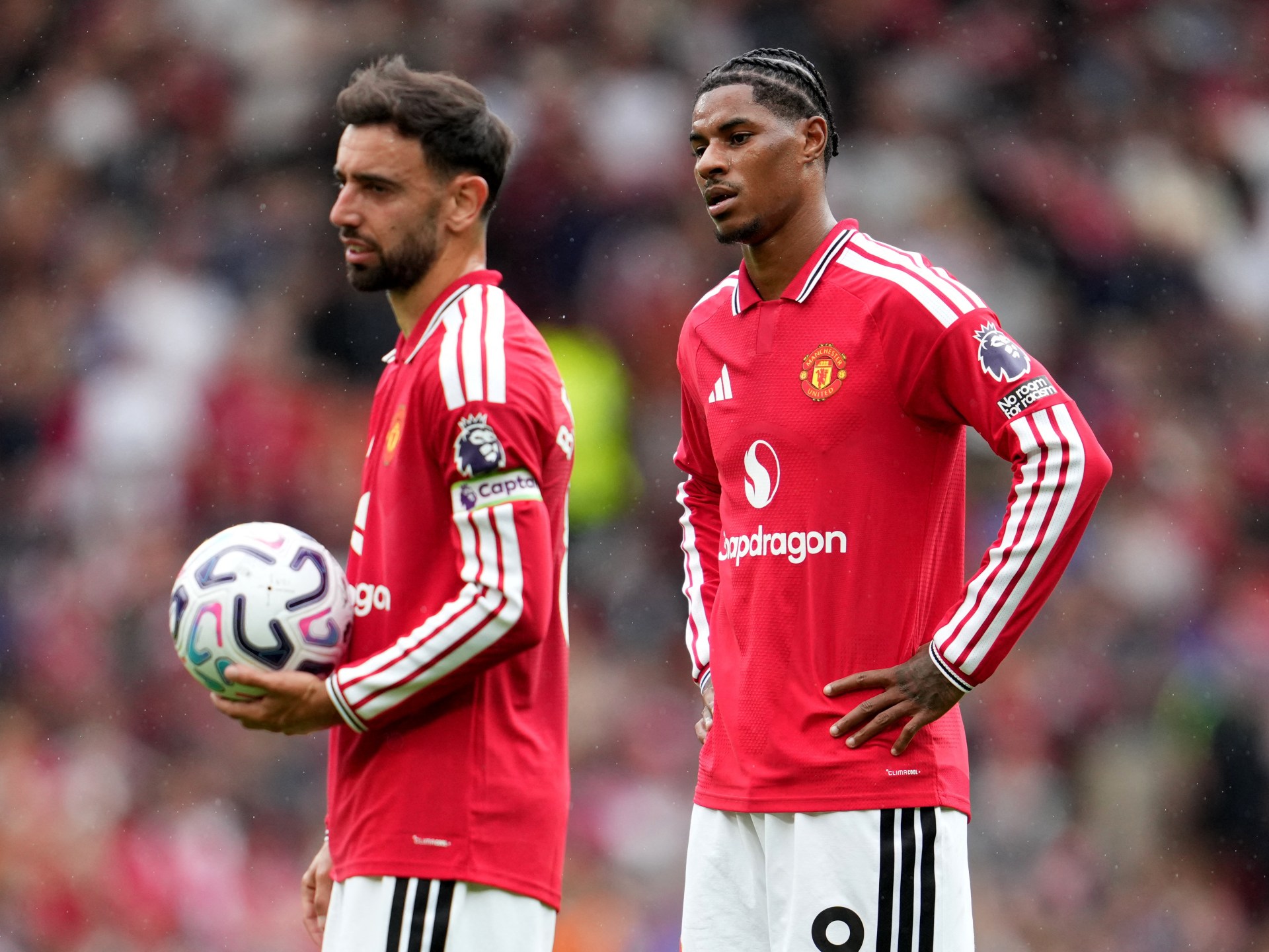 Fernandes and Rashford lead Manchester United against Everton