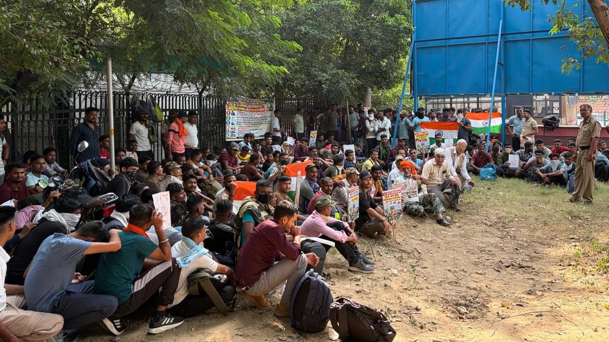 Delhi police block 400 former BSF personnel from protest at Jantar Mantar