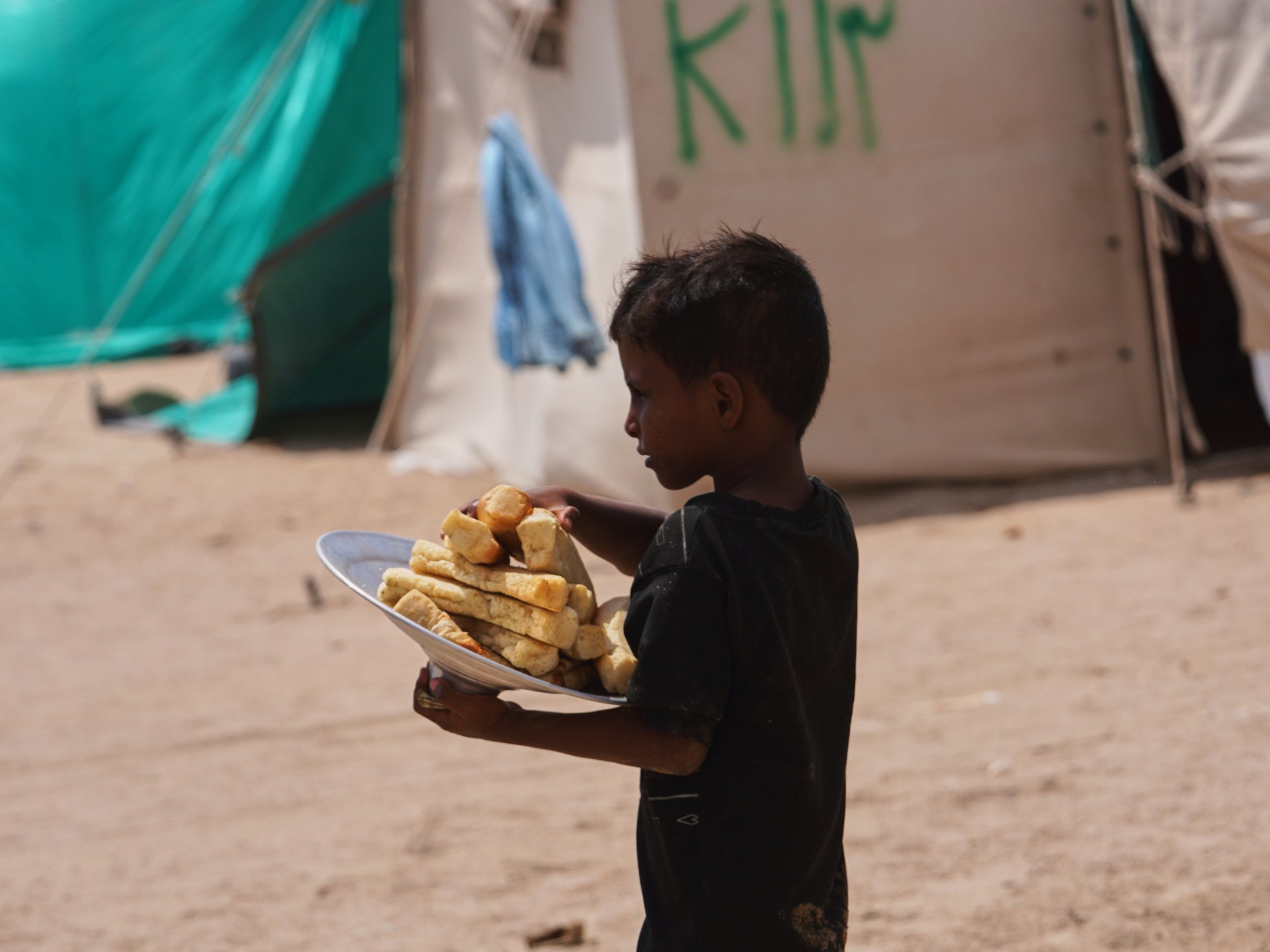 Three-quarters of Yemeni households face hunger as conflict worsens