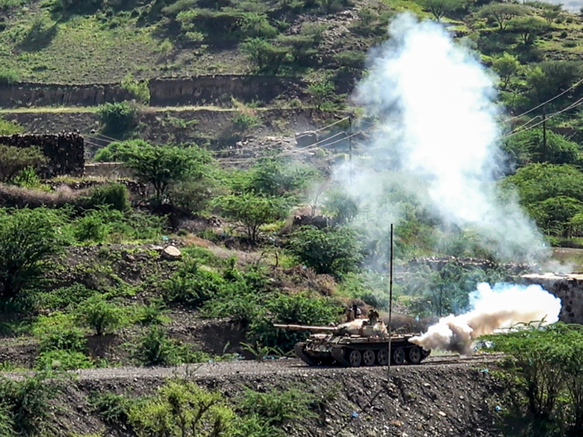 Yemen conflict escalates as anti-Houthi forces strike Saudi positions