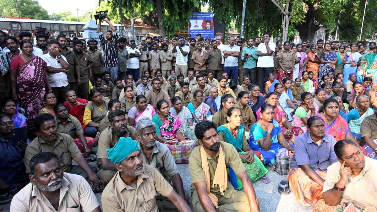 Sanitation workers down tools in Erode after supervisor attacked