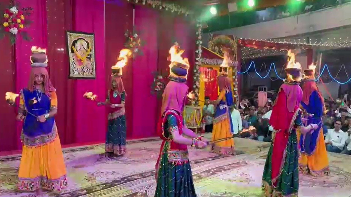 Fire-lit Garba: Gujarat's Daring Navratri Tradition Mesmerizes Devotees
