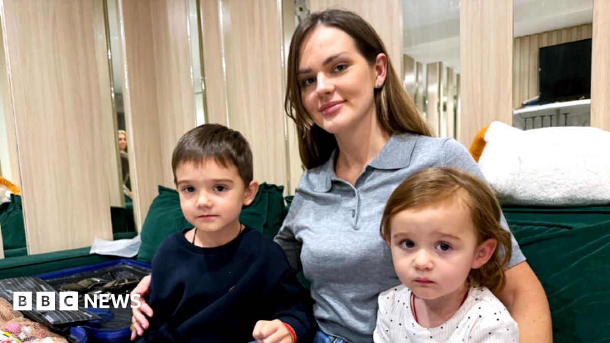 Russian Strikes Drive Exodus From Kyiv as Winter Looms