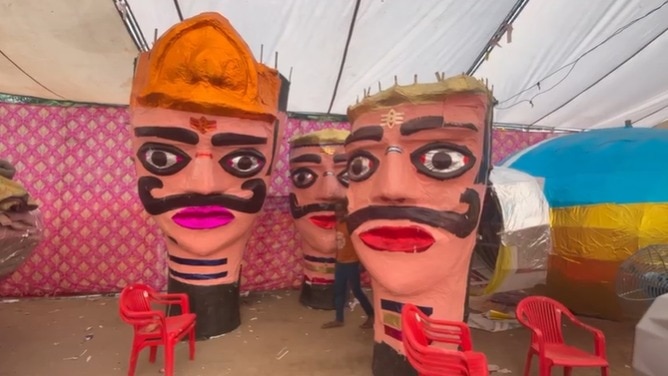 अलवर में दशहरे पर दिखेंगे हाईटेक रावण, आगरा के कारीगर तैयार कर रहे पुतले