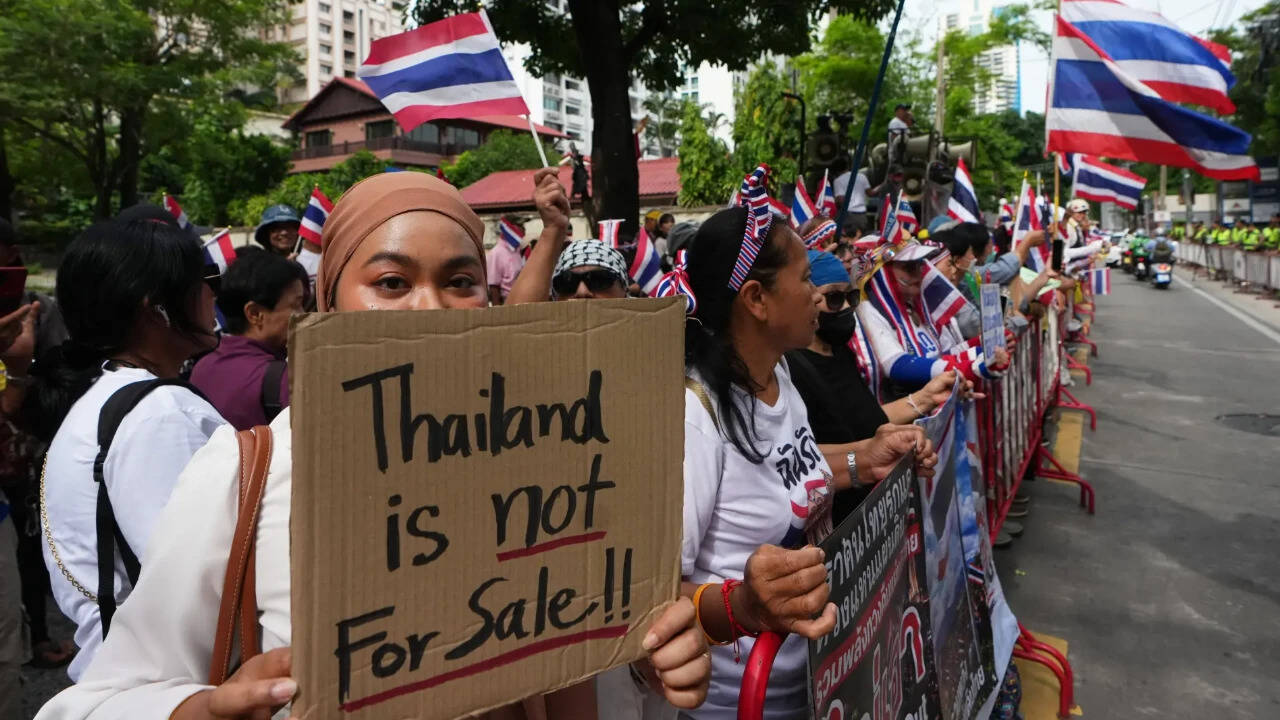 Thai activists demonstrate outside Israeli embassy in Bangkok