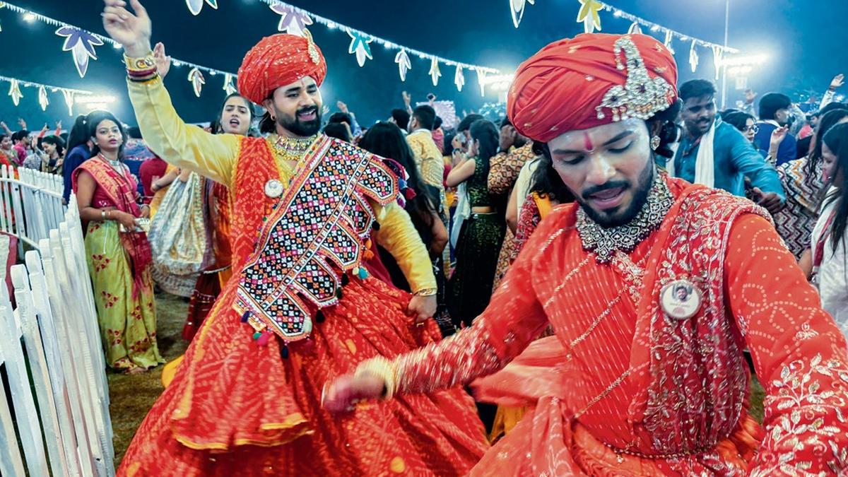 वडोदरा के ऐतिहासिक महल में एलजीबीटीक्यूआईए+ समुदाय के लिए गरबे का नया अर्थ