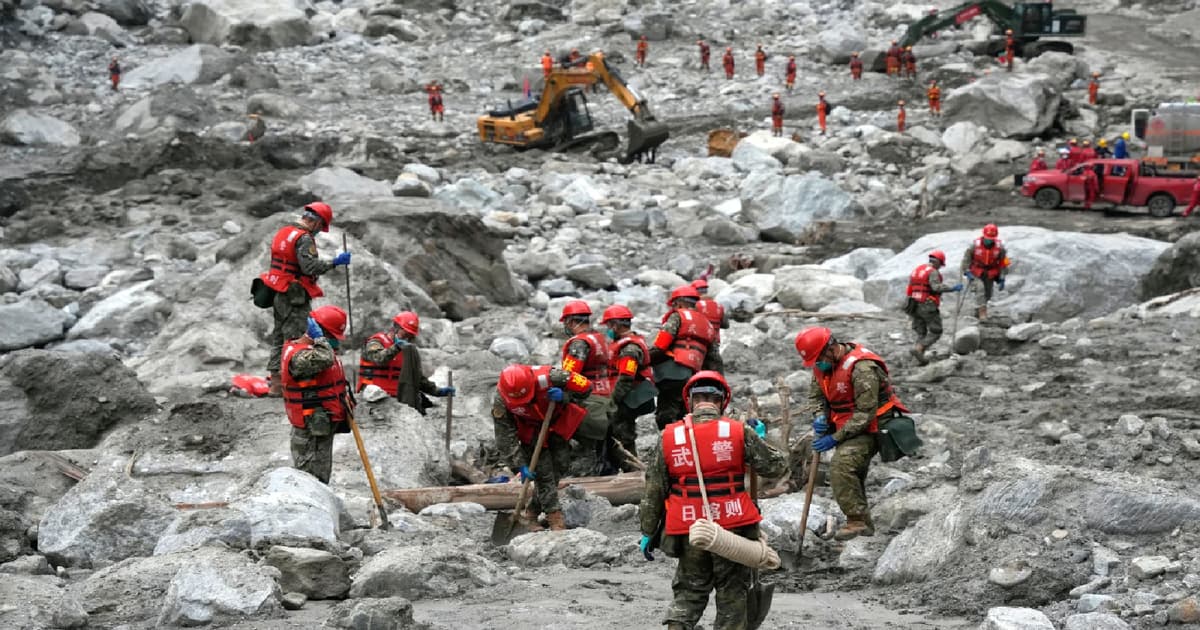 Nepal death toll climbs to 1,252 as rescue efforts intensify