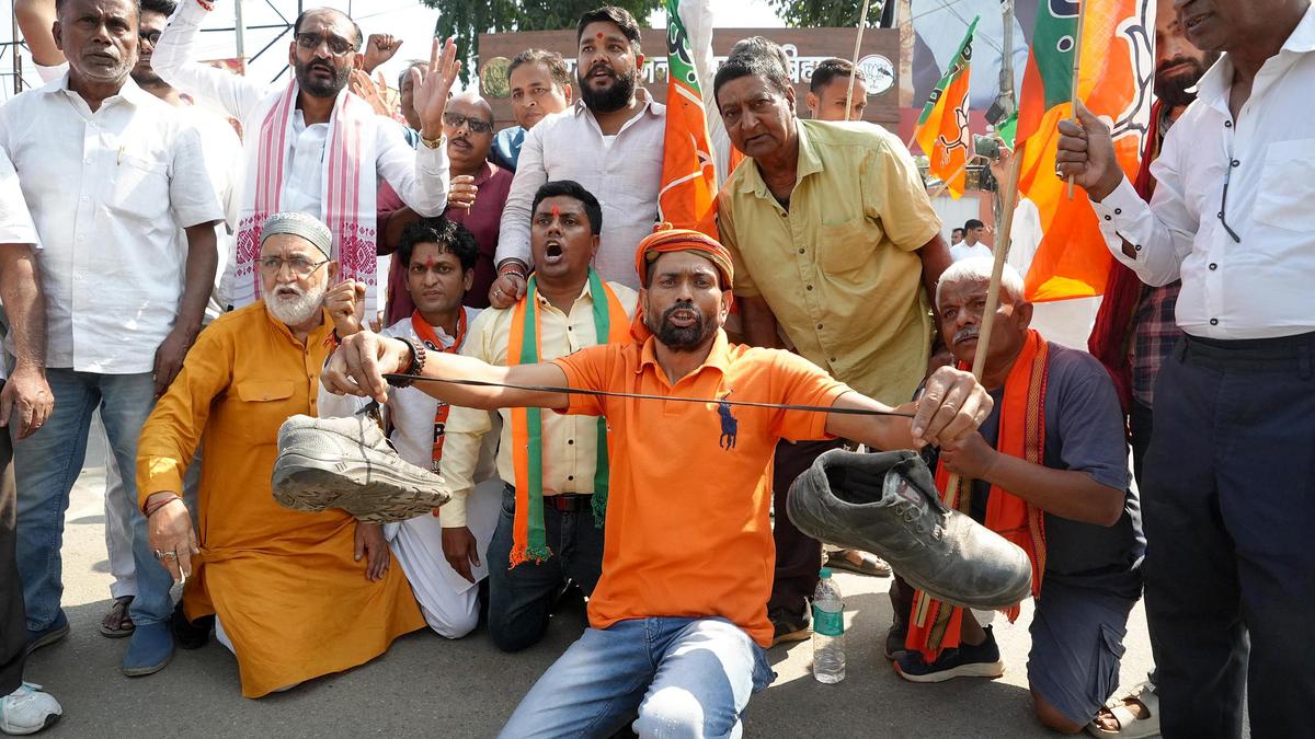 भाजपा ने खरगे की पीएम के पिता पर टिप्पणी का विरोध किया