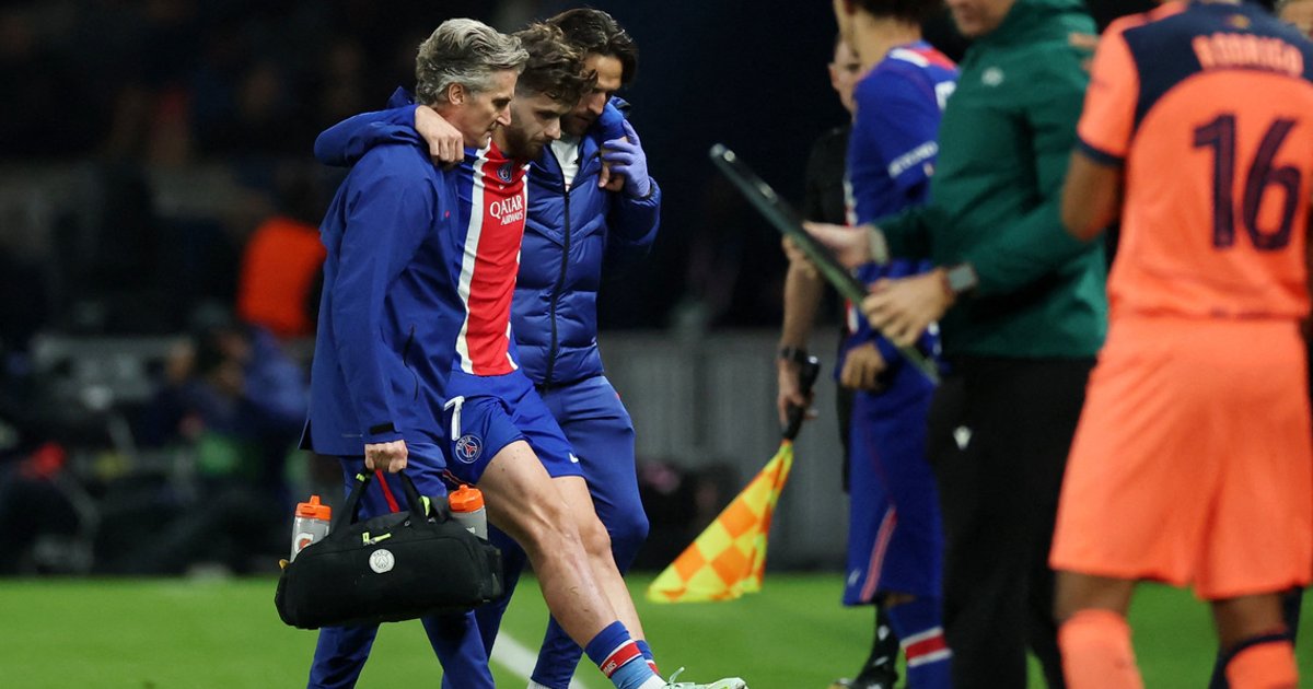 PSG winger Kvaratskhelia has successful ACL surgery in Doha