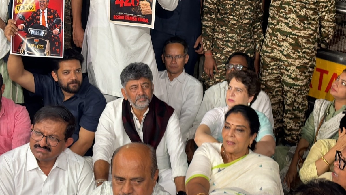 INDIA bloc delegation meets President as protests continue at Vijay Chowk