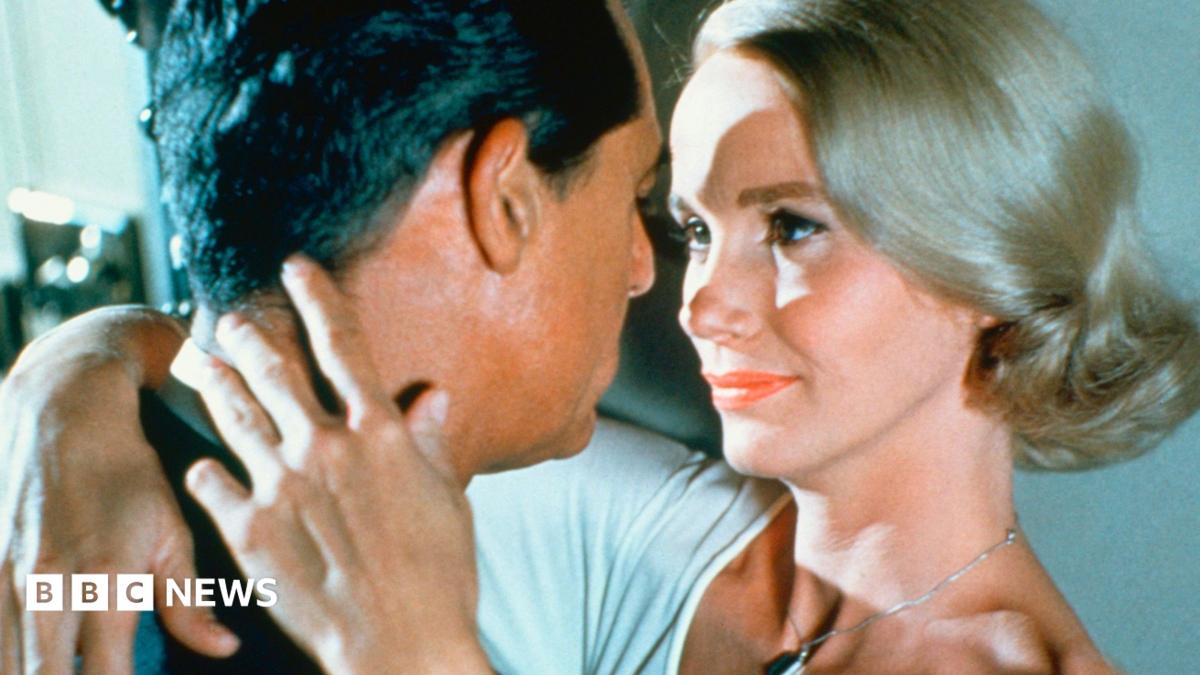 Oscar-winning actress Eva Marie Saint dies at 102