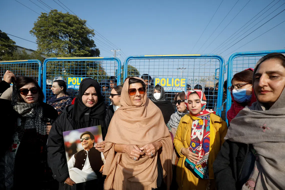 Pakistan police arrest ex-PM Khan's sister ahead of opposition march