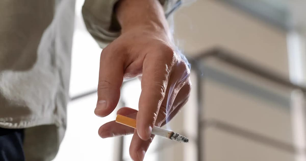Pekerja Indonesia Didenda Buang Puntung Rokok, Dipenjara Sebulan