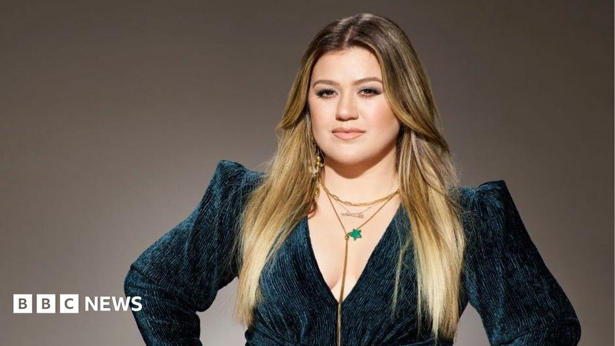Brooklyn toy shop faces backlash after dispute with singer Kelly Clarkson