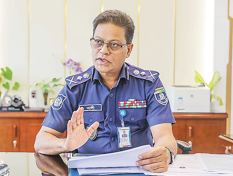 সরকারের অনুমতি থাকলে ক্রসফায়ার প্রয়োজন হবে: আইজিপি