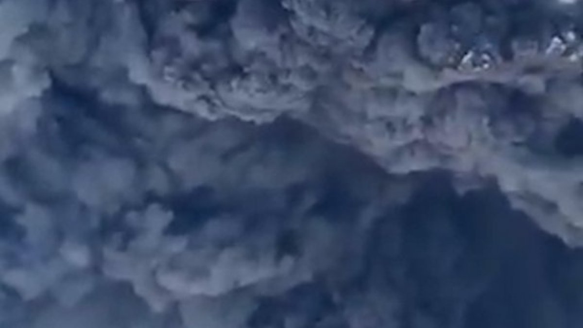 Philippines raises volcano alert as Mayon erupts with ash plumes
