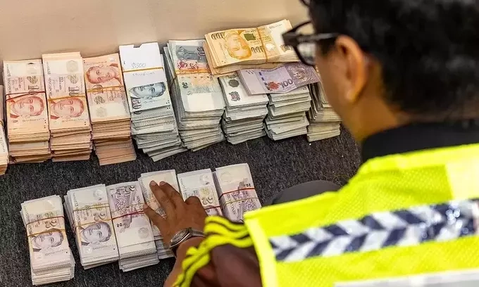 Singapore detains seven travelers with undeclared cash in border sweep