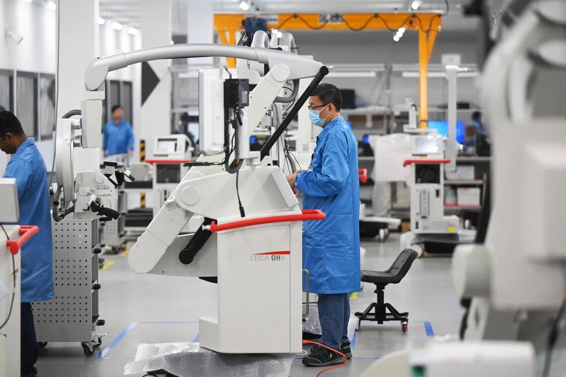Singapore manufacturing output grows in July on engineering, AI strength