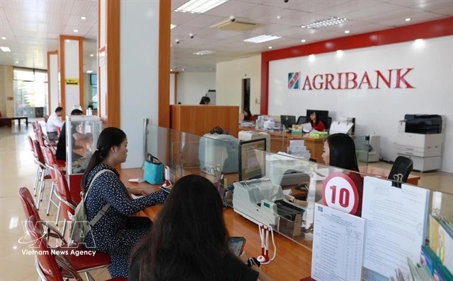 Vietnam deputy PM calls for deeper lending rate cuts to boost business