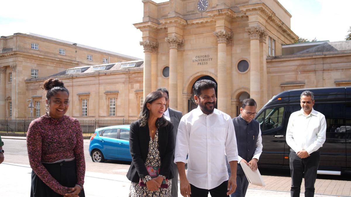 Telangana Chief Minister invites Oxford University to expand education programmes