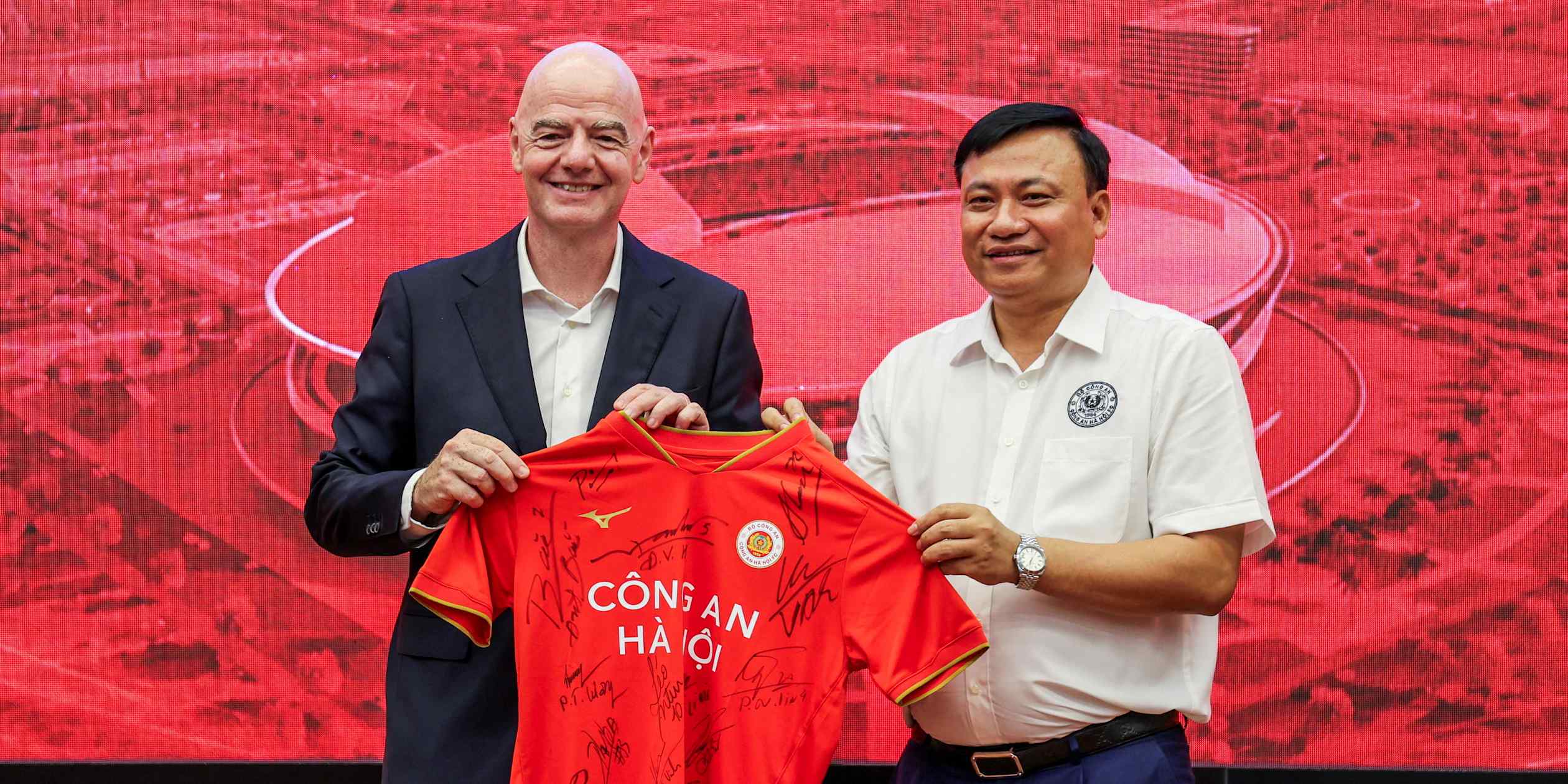 Vietnam seeks to strengthen FIFA partnership during Infantino's Asia visit
