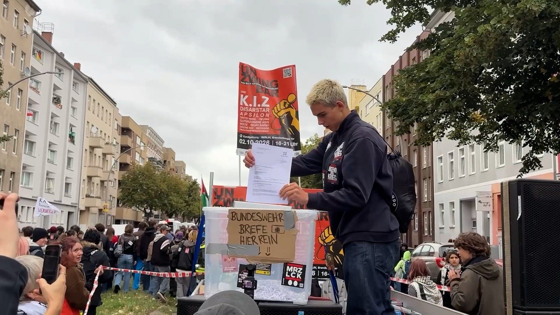 Over 40,000 German students march against proposed military service
