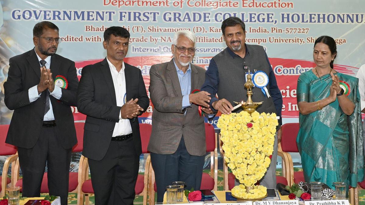 Students urged to develop skills for AI-driven future