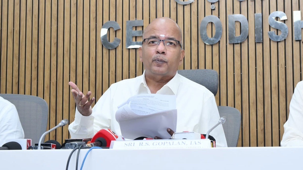ओडिशा चुनाव आयुक्त का VRS आवेदन विवाद में घिरा