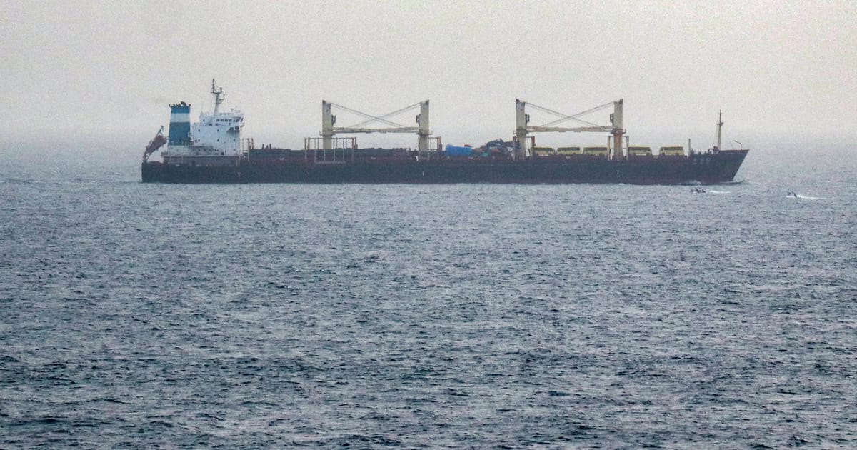Transit Kapal di Selat Hormuz Jatuh kepada Tujuh pada Hari Tertentu
