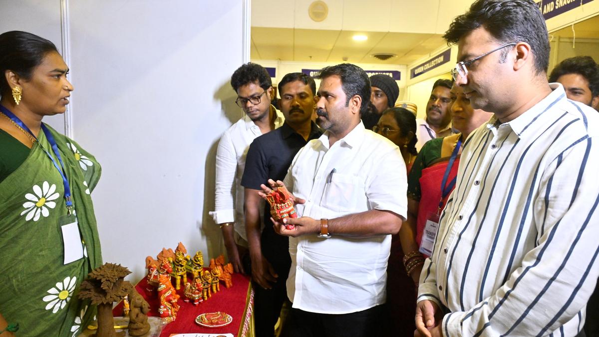 मदुरै में ट्रांसजेंडर उद्यमी सम्मेलन में मंत्री का समर्थन का आश्वासन